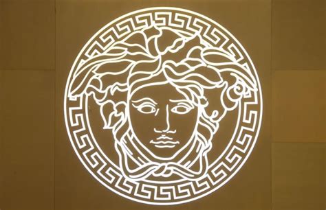 versace simbolo medusa|is Versace demonic.